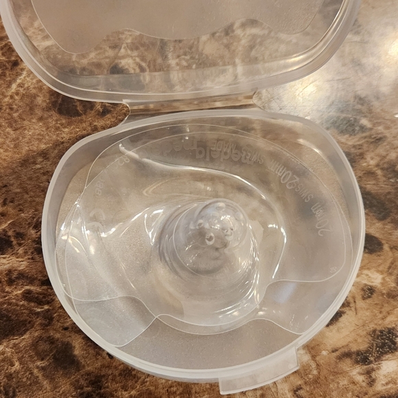 Clear Suction Cups - Picture 2 of 2